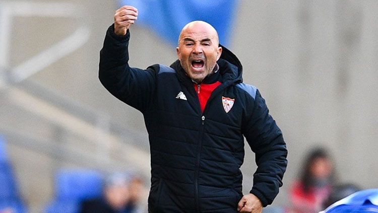 Ekspresi pelatih Sevilla, Jorge Sampaoli di pinggir lapangan. Copyright: © David Ramos/Getty Images