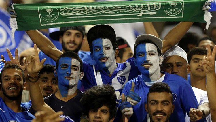 Fans Tim Nasional (Timnas) Arab Saudi. Copyright: © MOHAMMED MAHJOUB/AFP/Getty Images