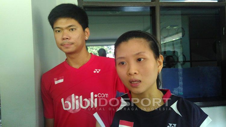 Praveen Jordan dan Debby Susanto saat diwawancarai di Pelatnas PBSI. Copyright: © Ramadhan/INDOSPORT