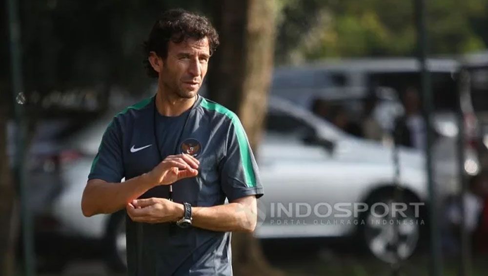 Pelatih Timnas Indonesia U-22, Luis Milla. Copyright: © Herry Inrahim/Indosport