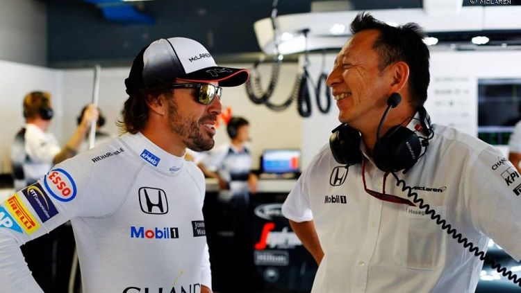 Fernando Alonso bersama bos Honda F1, Yusuke Hasegawa. Copyright: © soymotor.com