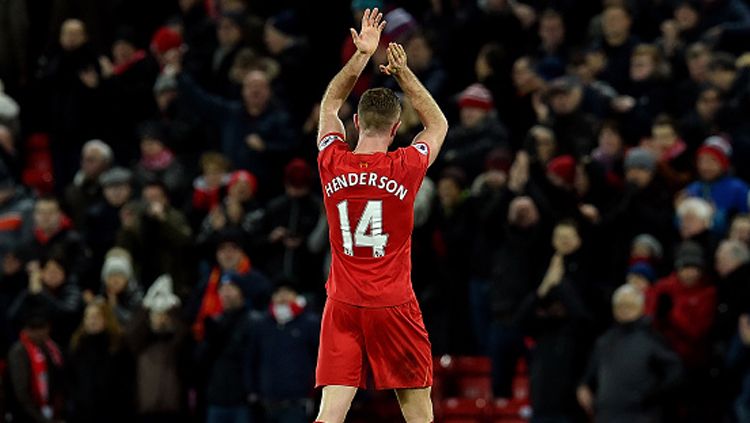 Jordan Henderson cedera di laga Liverpool vs Everton, Minggu (21/02/21) dini hari WIB. Copyright: © Andrew Powell/Liverpool FC via Getty Images