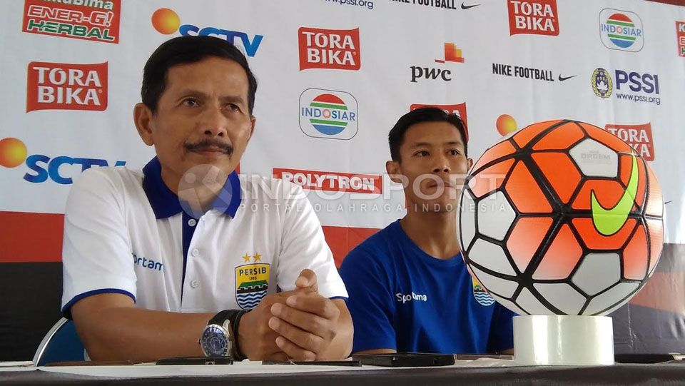 Pelatih Persib Bandung Djadjang Nurdjaman. Copyright: &copy; Muhammad Ginanjar/Indosport