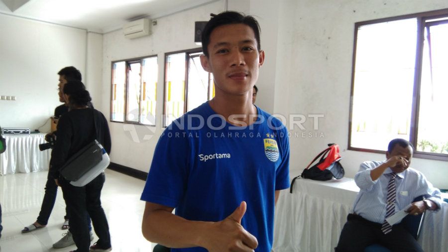Henhen_Herdiana, pemain Persib Bandung. Copyright: © Ginanjar/INDOSPORT