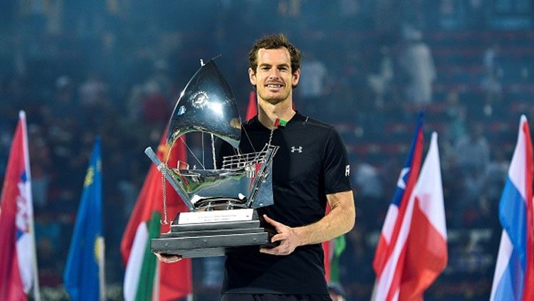 Petenis nomor satu dunia, Andy Murray, memenangi trofi Dubai Terbuka 2017. Copyright: © Stringer/Anadolu Agency/Getty Images
