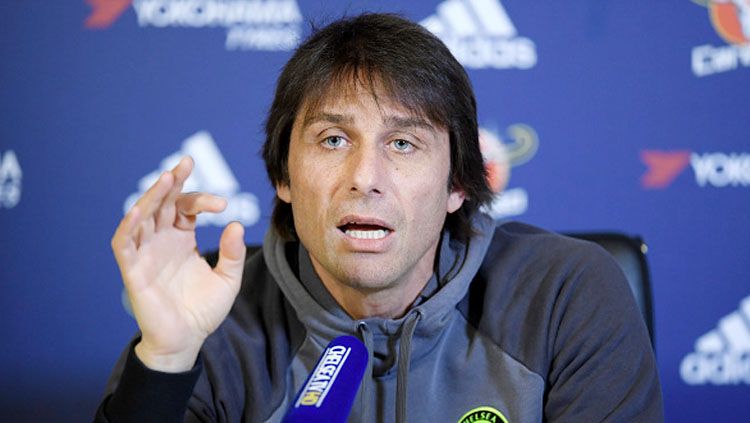 Pelatih Chelsea, Antonio Conte dalam konferensi pers. Copyright: © Darren Walsh/Chelsea FC via Getty Images