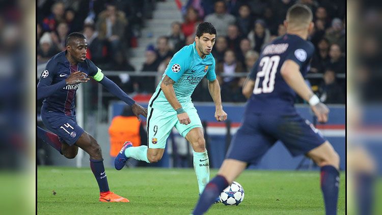 Luis Suarez saat melawan Paris Saint-Germain pada leg pertama babak 16 besar Liga Champions. Copyright: &copy; Jean Catuffe/Getty Images