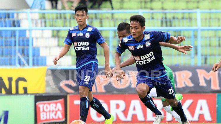 Pemain muda Arema FC yang dipanggil untuk mengikuti seleksi ketiga Timnas Indonesia U-22, Hanif Sjahbandi (kiri) dan Nasir. Copyright: © Ian Setiawan/INDOSPORT