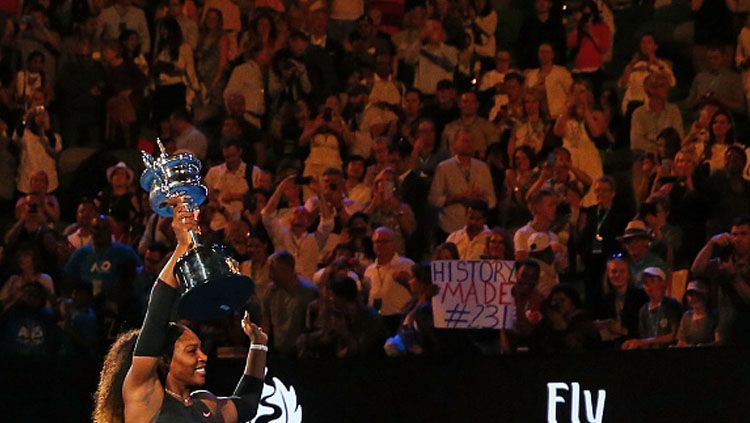 Serena Williams saat menjadi juara Australia Terbuka. Copyright: © Scott Barbour/Getty Images