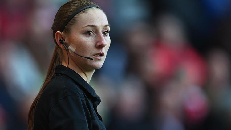 Sian Massey-Ellis salah satu wasit perempuan yang mendapat gelar bangsawan dari Inggris. Copyright: © premierleague.com