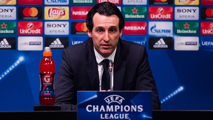 Unai Emery memberikan pernyataan usai PSG kalah dari Barcelona. Copyright: © Alex Caparros - UEFA/UEFA via Getty Images