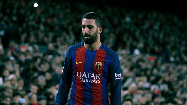 Pemain Barcelona, Arda Turan, dijatuhi hukuman penjara hampir tiga tahun atas kasus penembakan di sebuah rumah sakit. Copyright: © Angel Boluda/Action Plus via Getty Images.