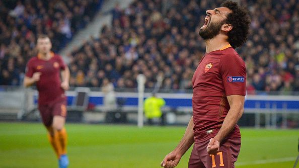 Selebrasi Mohamed Salah usai membobol gawang Lyon. Copyright: &copy; Luciano Rossi via Getty Images