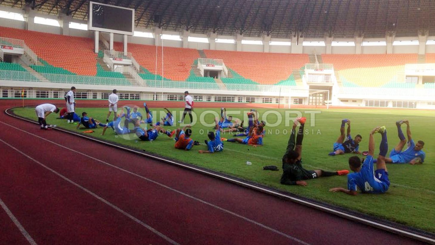 Uji coba lapangan Semen Padang di Stadion Pakansari. Copyright: © Muhammad Adi Yaksa/Indosport