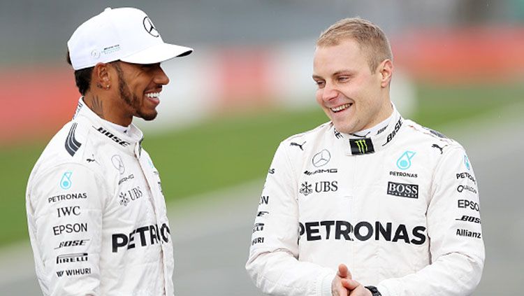 Valtteri Bottas dan Lewis Hamilton, dua pembalap utama Mercedes untuk kompetisi Formula 1 musim 2017. Copyright: © Mark Thompson/Getty Images