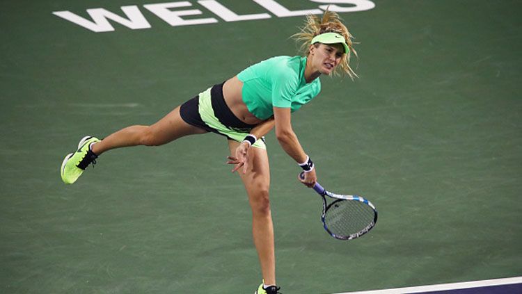 Petenis Kanada, Eugenie Bouchard smash bola. Copyright: © Clive Brunskill/Getty Images