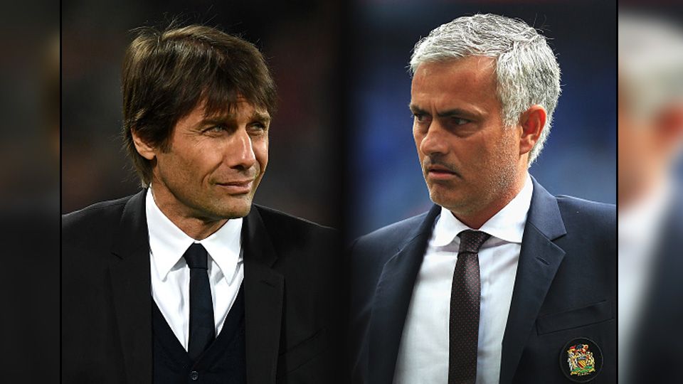 Mourinho berbisik ke telinga Conte saat Chelsea mengalahkan Man United 4-0 Copyright: Â© Sky Sports