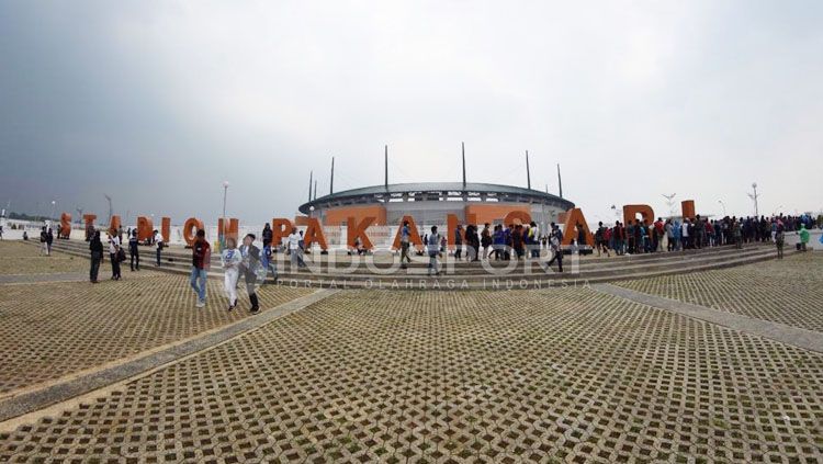 Situasi Stadion Pakansari tempat berlangsungnnya partai final Liga 2 2018, PSS Sleman vs Semen Padang, Senin(03/12/18). Copyright: © Petrus Manus Da Yerimon/INDOSPORT