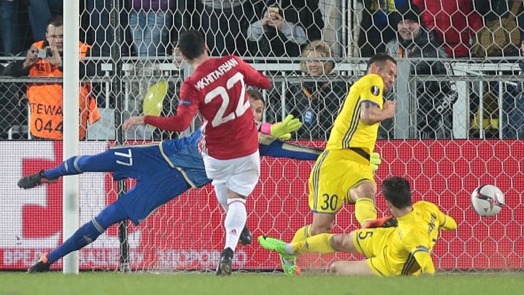 Henrikh Mkhitaryan cetak gol ke gawang FC Rostov. Copyright: &copy; Andrey Bogunov/Anadolu Agency/Getty Images