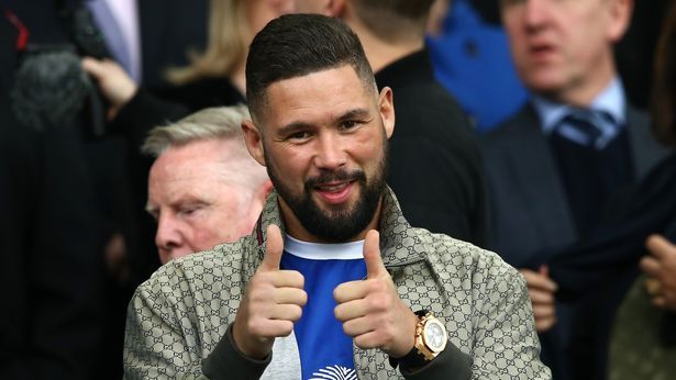 Petinju Tony Bellew kala berkunjung ke Goodison Park, Liverpool. Copyright: &copy; Mirror