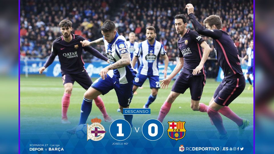 Barcelona tertinggal lebih dulu oleh Deportivo dengan skor 0-1. Copyright: © Twitter Deportivo