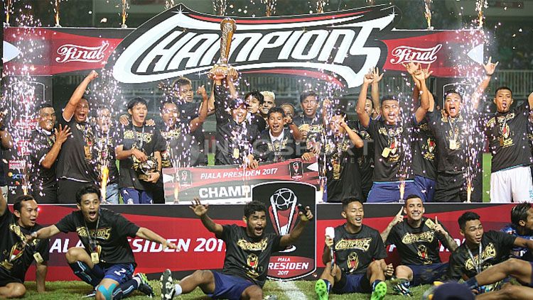 Arema FC Juara Piala Presiden 2017. Copyright: © INDOSPORT/Herry Ibrahim.