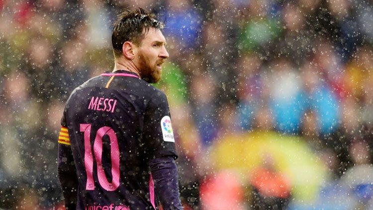 Lionel Messi pada laga saat melawan Deportivo La Coruna. Copyright: © MIGUEL RIOPA/AFP/Getty Images