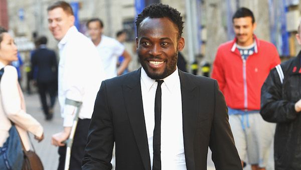Michael Essien kala berkunjung ke Stamford Bridge untuk menonton Chelsea vs West Ham. Copyright: &copy; outside90
