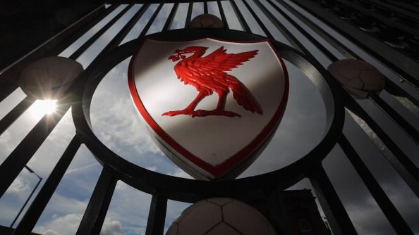 Logo burung Liverpool di gerbang pintu Anfield. Copyright: © Christopher Furlong/Getty Images
