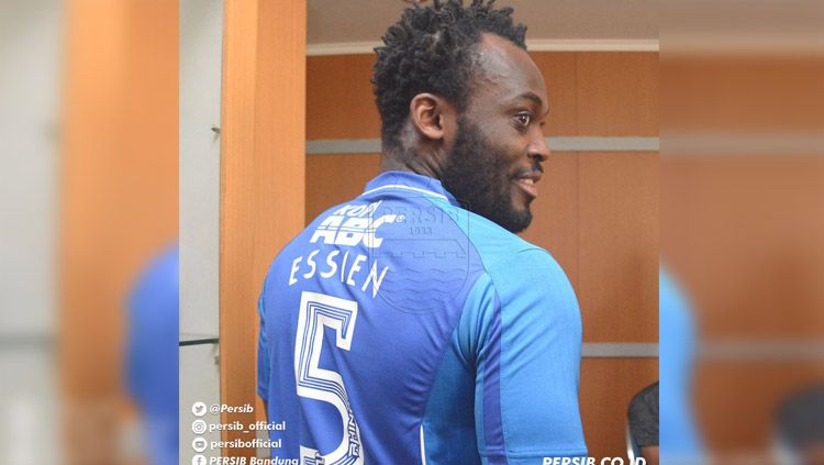 Michael Essien mengenakan nomor punggung lima di Persib Bandung. Copyright: © Persib Bandung