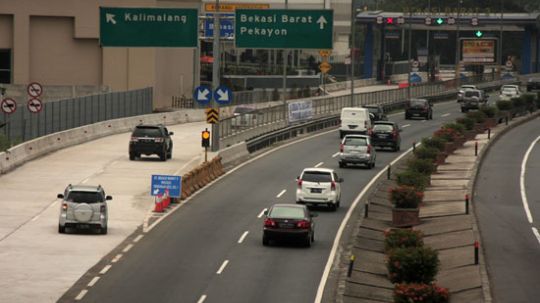 Jalur Tol Bekasi Barat Copyright: © frontroll.com