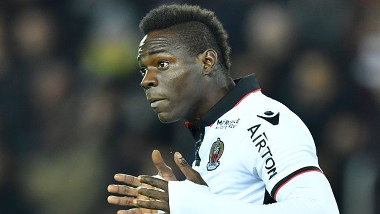 Mario Balotelli pada laga saat melawan Paris Saint-Germain. Copyright: © Mustafa Yalcin/Anadolu Agency/Getty Images