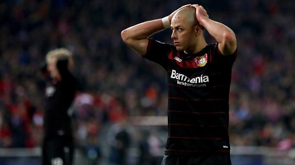 Ekspresi Chicharito saat kalah melawan Atletico Madrid. Copyright: © Lars Baron/getty Images