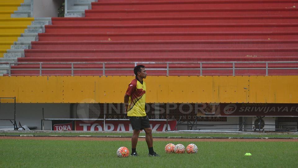 Widodo C. Putro terus mempersiapkan skuat Sriwijaya FC jelang Liga 1 Indonesia. Copyright: © Muhammad Effendi/Indosport