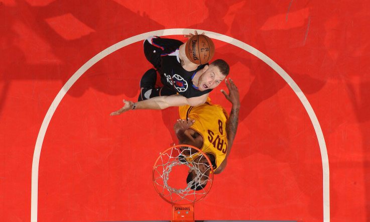Blake Griffin saat melawan Cavaliers di Staples Center. Copyright: © Andrew D. Bernstein/NBAE/Getty Images