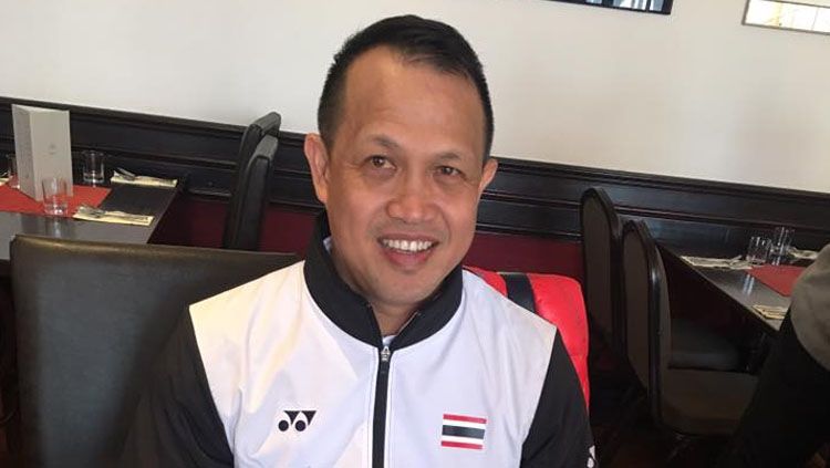 Pelatih bulutangkis Thailand, Rexy Mainaky, yang bersyukur meski kalah 0-3 dari China di semifinal Piala Sudirman 2019. Copyright: © Henny Mainaky