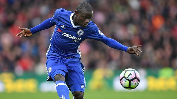 N'Golo Kante saat melawan Stoke City. Copyright: © Laurence Griffiths/Getty Images