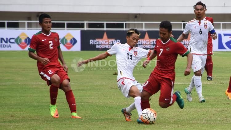 Timnas Indonesia U-22 sedang beruji coba dengan Myanmar. Copyright: © Herry Ibrahim/Indosport