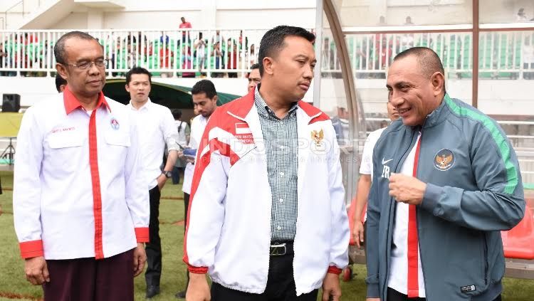 Menpora Imam Nahrawi minta kekalahan Timnas Indonesia harus dievaluasi total. Copyright: © Herry Ibrahim/Indosport