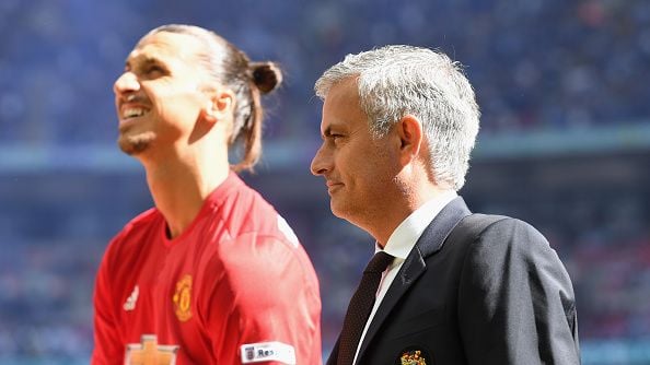 Mourinho (kanan) bersama dengan Ibrahimovic. Copyright: © Michael Regan - The FA/Getty Images