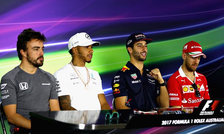 Fernando Alonso dan Lewis Hamilton (dua paling kiri) juga dikenal punya perseteruan. Copyright: © Clive Mason/Getty Images