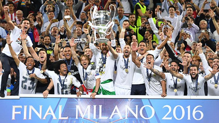 Selebrasi pemain Real Madrid saat juara Liga Champions. Copyright: © GERARD JULIEN/AFP/Getty Images