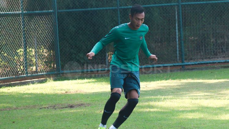 Hansamu Yama Pranata jalani latihan. Copyright: © Petrus Manus Da Yerimon/INDOSPORT