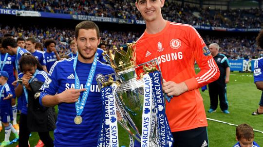 Dua mantan bintang Chelsea, Eden Hazard dan Thibaut Courtois, yang kini membela Real Madrid. Copyright: © Darren Walsh/GettyImages