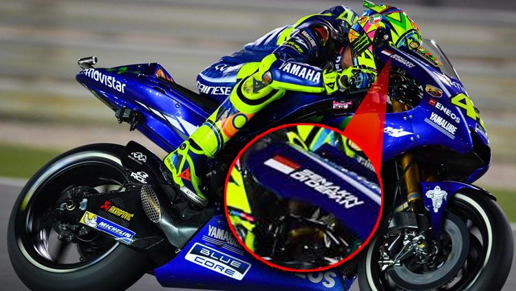 Motor yang ditunggangi Valentino Rossi terdapat bendera Indonesia, Merah Putih. Copyright: © Twitter MotoGP