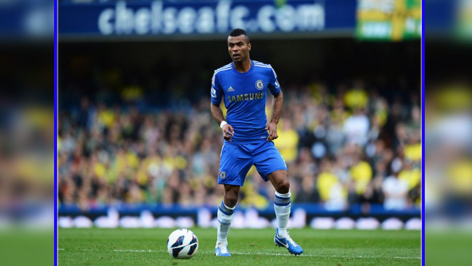 15 tahun lalu tepat pada tanggal 23 Maret 2005, Chelsea melakukan tindakan ilegal dengan mendekati bintang Arsenal, Ashley Cole. Copyright: © Mike Hewitt/Getty Images