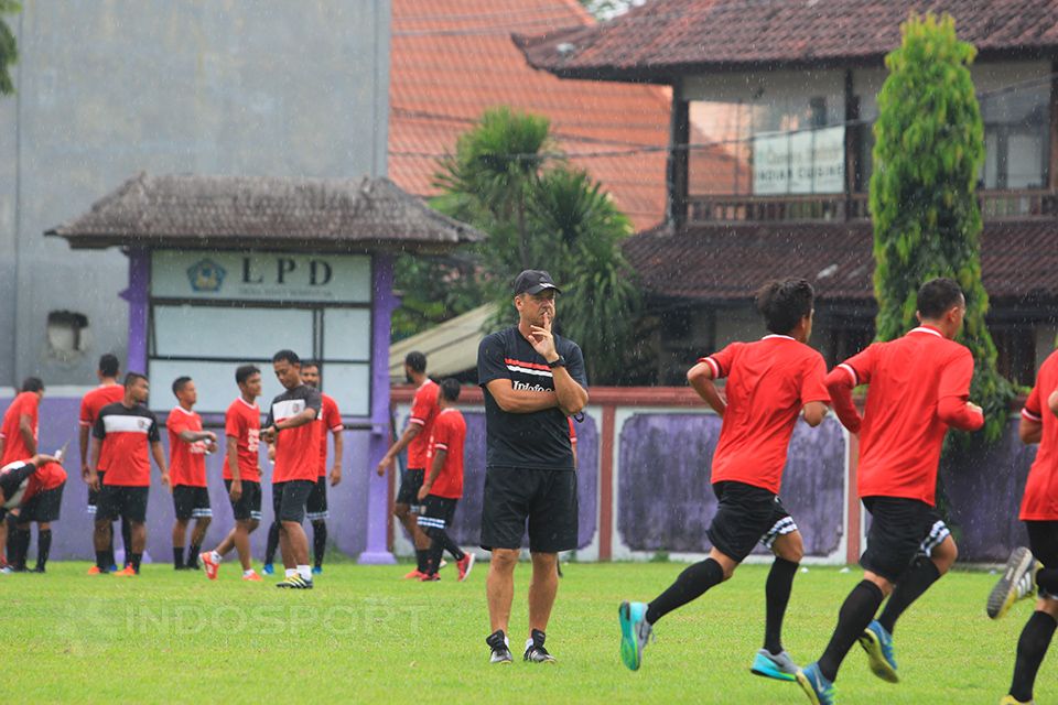 Suasana latihan Bali United FC untuk persiapan trofeo. Copyright: © Muhammad Fahmi/INDOSPORT