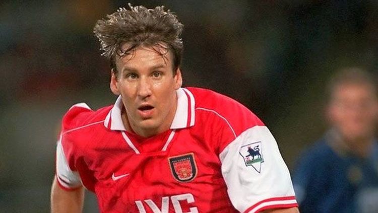 Legenda Arsenal, Paul Merson, yakin Manchester United bisa mengangkangi Chelsea di akhir musim Liga Inggris 2019-2020 Copyright: © hamhigh.co.uk