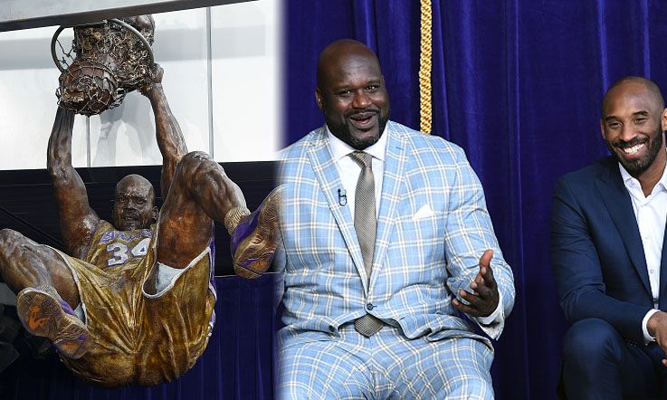 Mantan penggawa Los Angeles Lakers, Kobe Bryant hadir dalam peresmian patung Shaquille Oneal di Staples Center. Copyright: © Kevork Djansezian/Getty Images