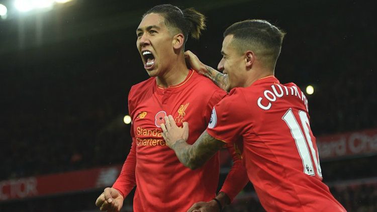 Dua Bintang Liverpool, Roberto Firmino dan Philippe Coutinho Copyright: © PAUL ELLIS/AFP/Getty Images